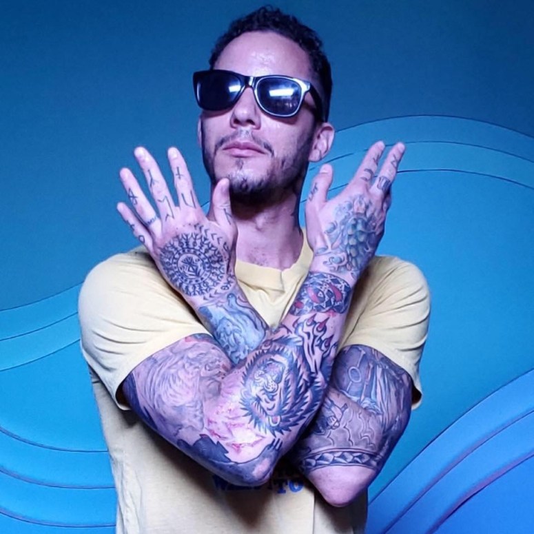 7D672588-3B03-4D9C-9039-4A15F50C1C3B