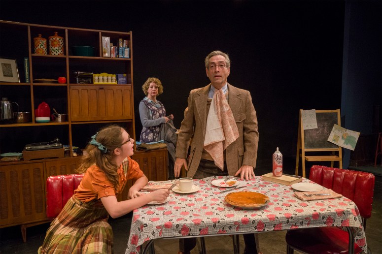 1-DAD-wMom&amp;Gloria-Doorbell rings-SMLR-220